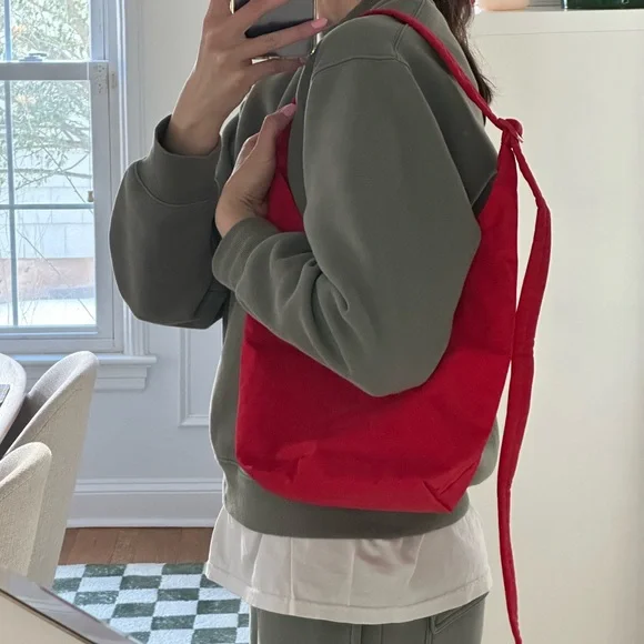 BAGGU Mini Sling Bag - Picture 10 of 10